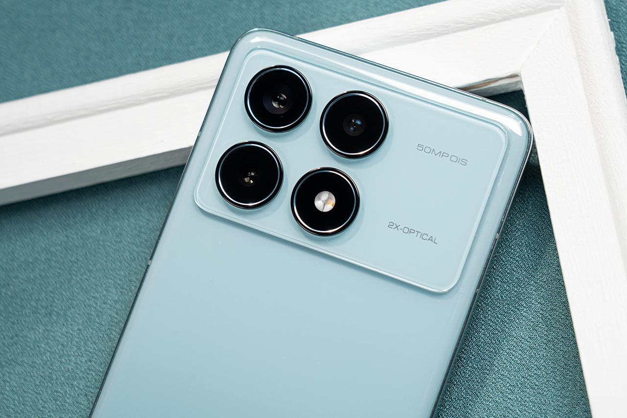 Cụm camera của Redmi K70 Pro được thiết kế rất độc đáo. 