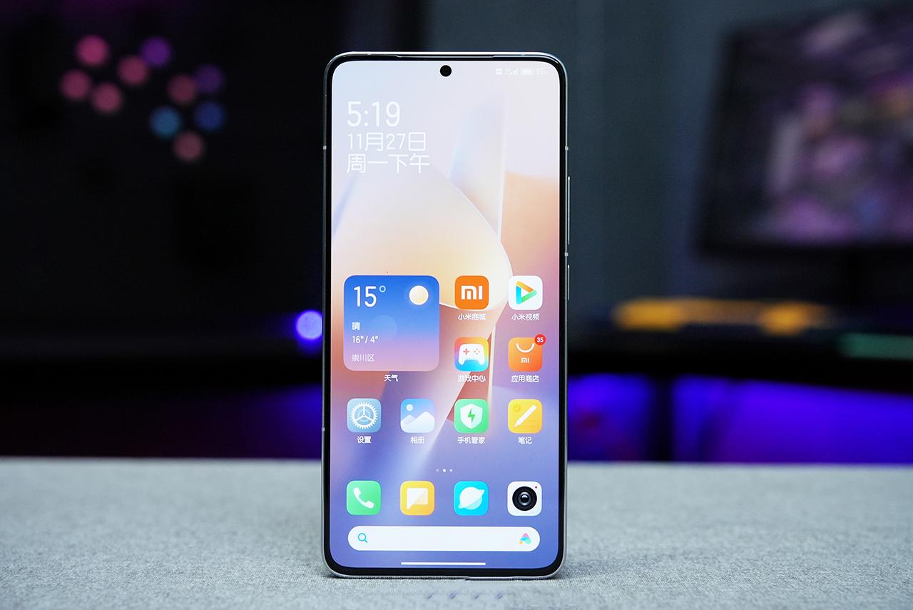 Redmi K70 Pro còn có thể đáp ứng mượt mà mọi nhu cầu của người dùng với dung lượng RAM đến 24 GB. Nguồn: Weibo