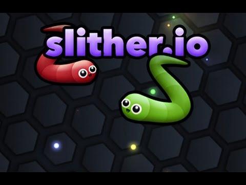 alt text: Hình ảnh gameplay Slither.io với nhiều con rắn đầy màu sắc đang di chuyển