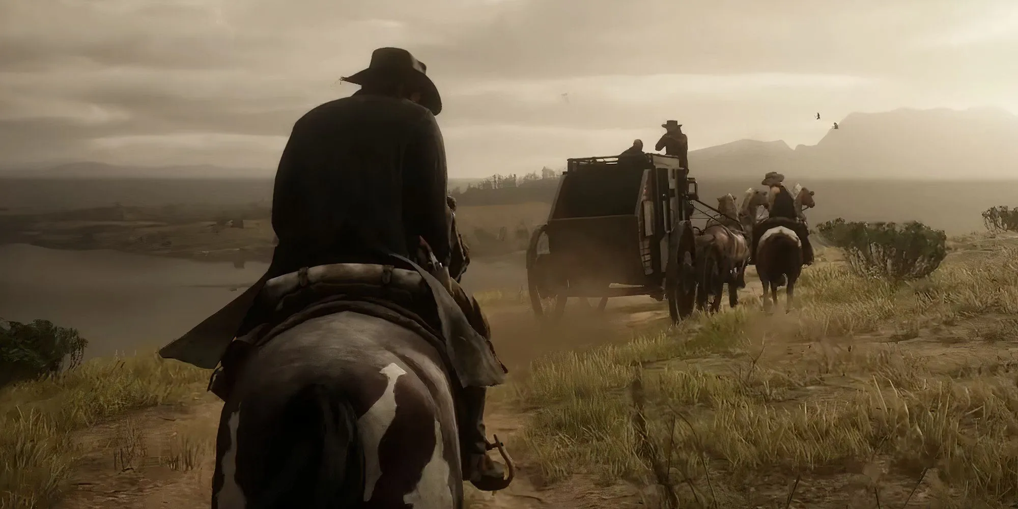 Arthur Morgan trong Red Dead Redemption 2 cưỡi ngựa đối đầu với kẻ địch trong một cuộc đấu súng.
