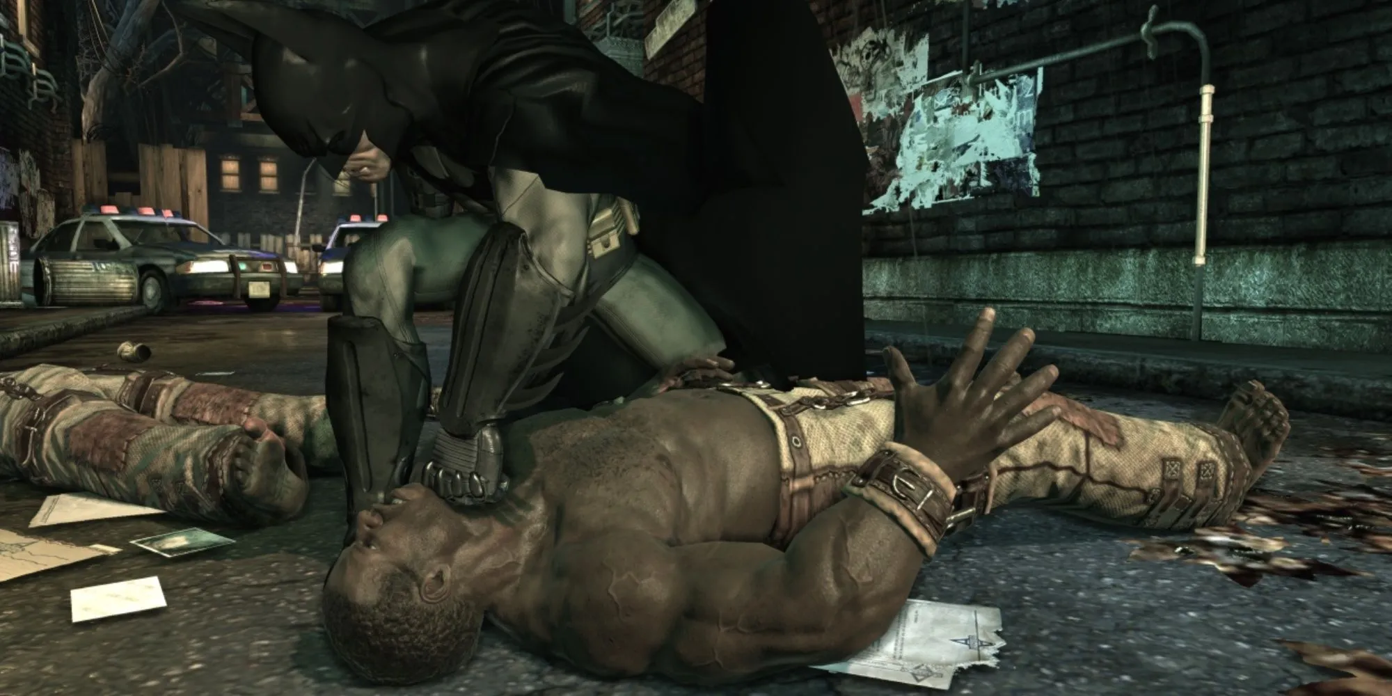 Batman tung đòn kết liễu kẻ thù trong game Batman: Arkham Asylum