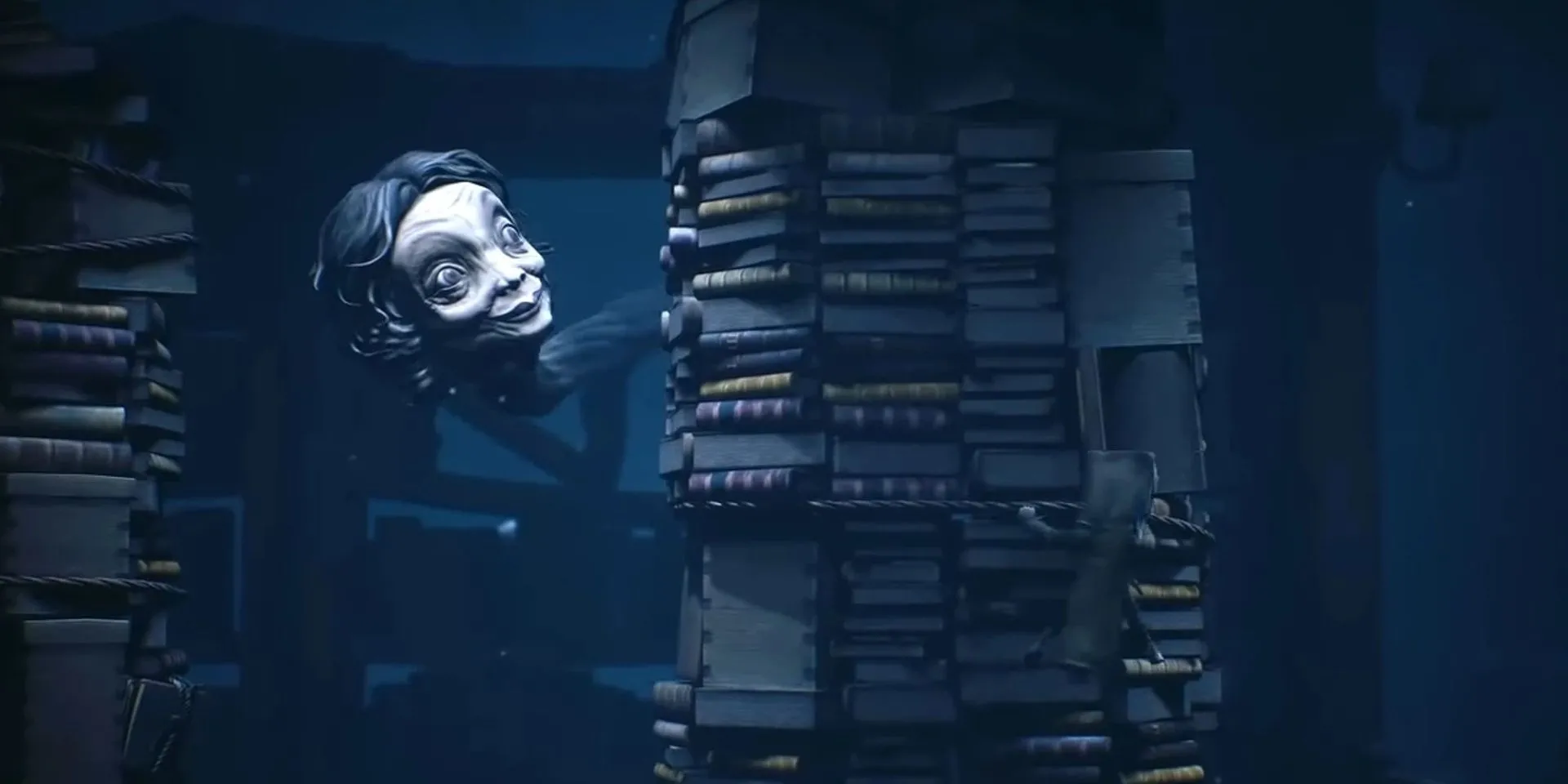 Cô Giáo với chiếc cổ dài ngoằng truy đuổi Mono trong Little Nightmares 2