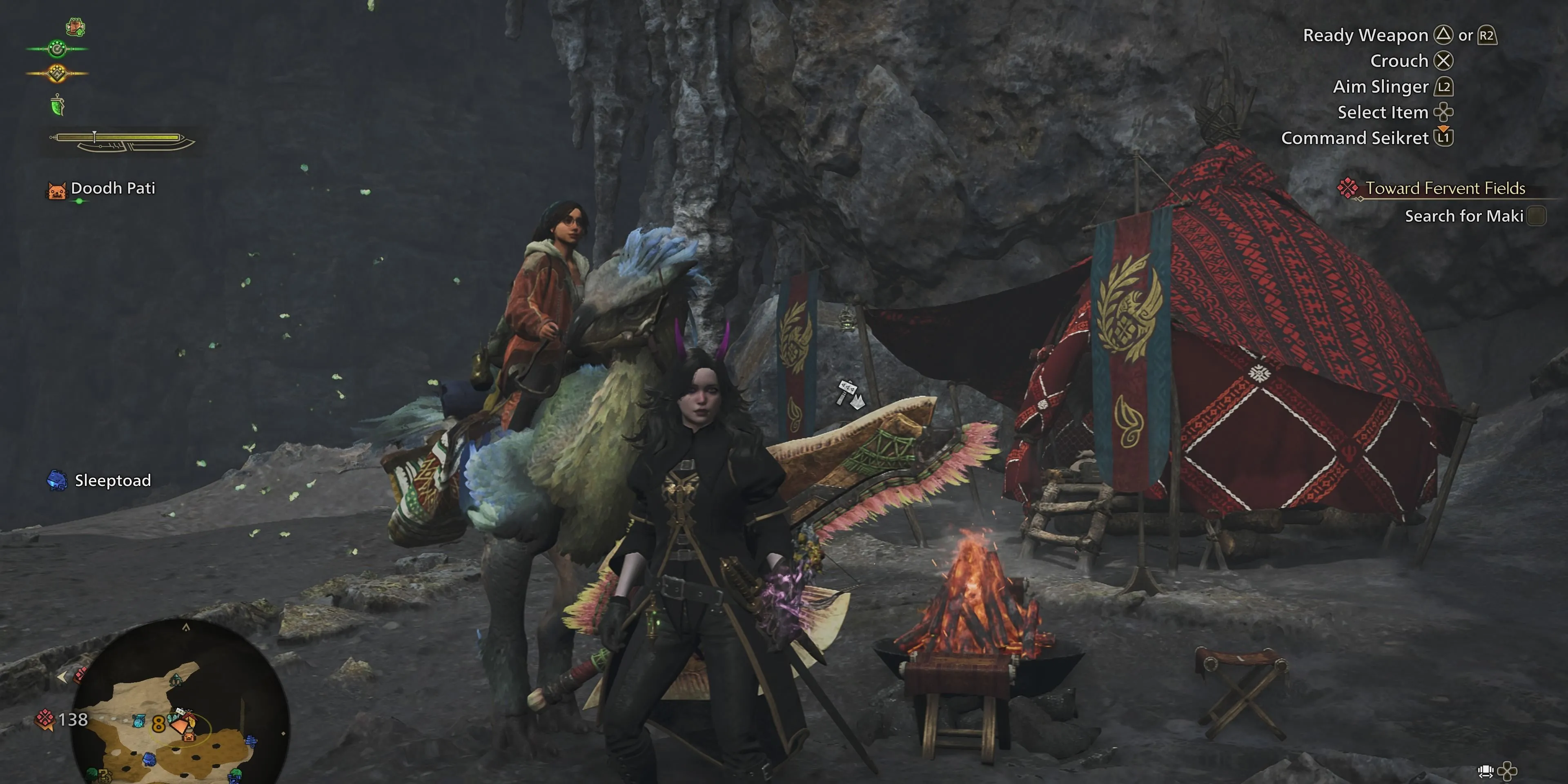 Game thủ Monster Hunter Wilds đứng trước Trại Dã Chiến Pop-up Camp đã được tùy chỉnh với nhiều đồ trang trí và một Palico.