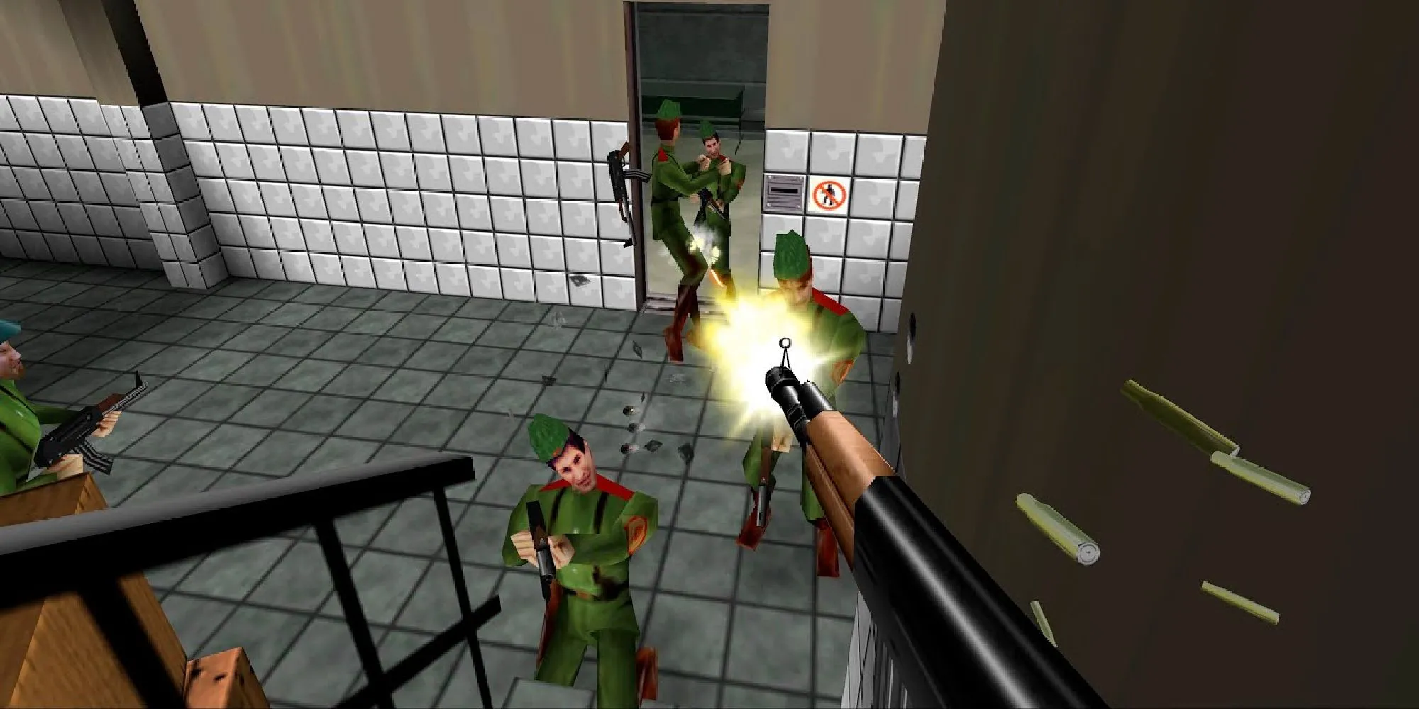 Gameplay GoldenEye 007 trên Nintendo 64 với giao diện chia màn hình