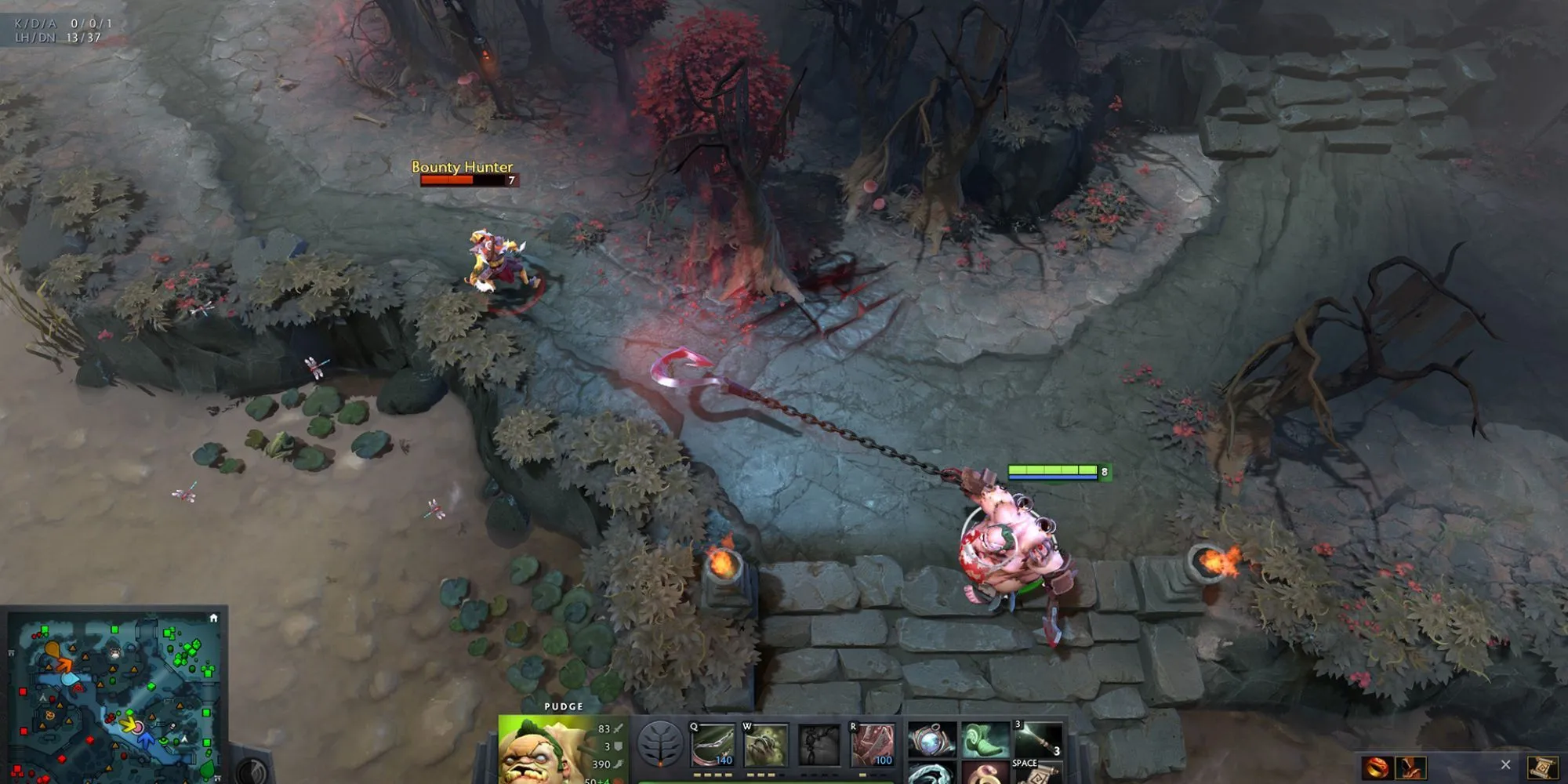Hero Pudge đang tấn công Bounty Hunter trong một pha giao tranh của Dota 2