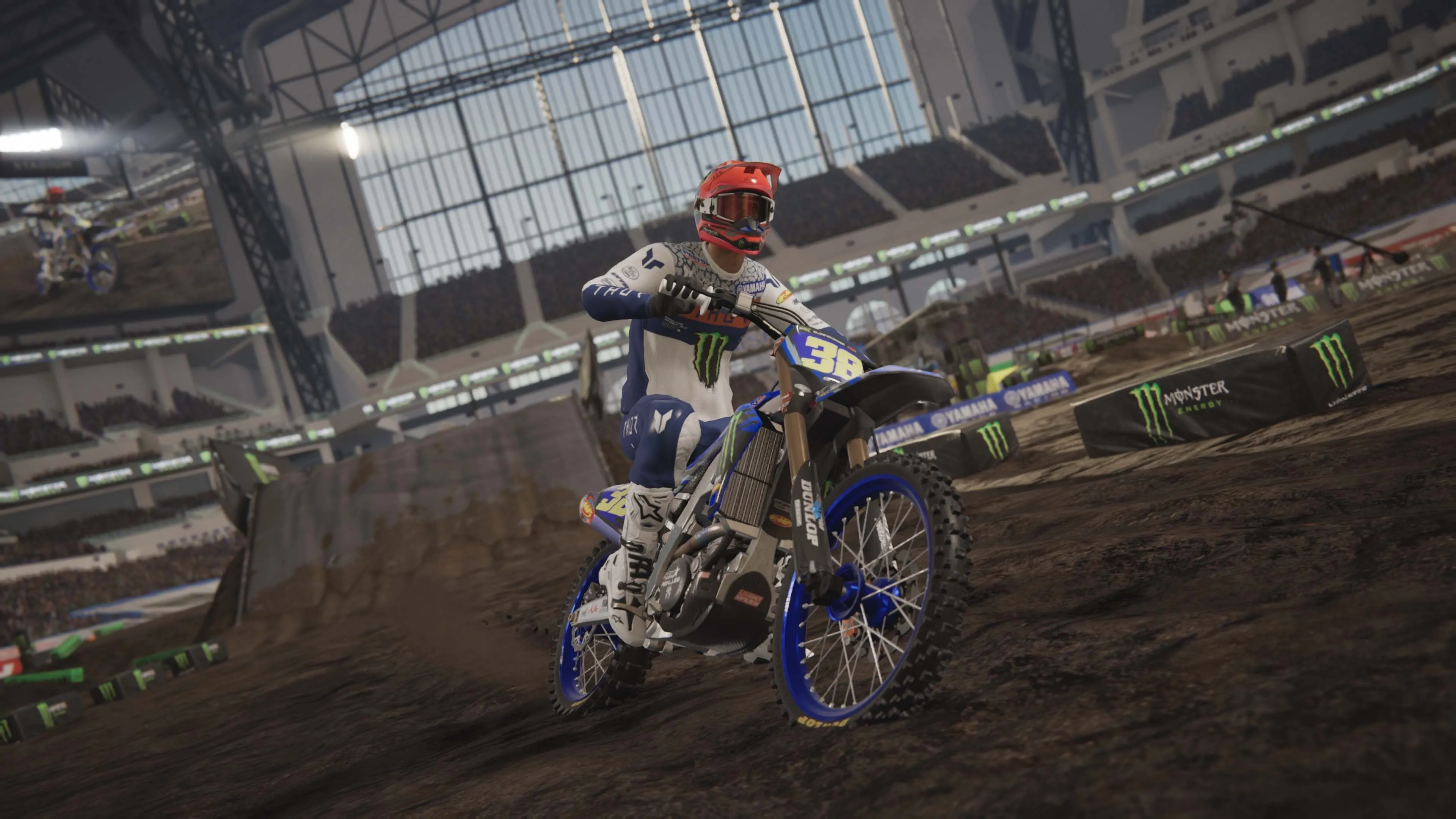 Hình ảnh sân vận động Lucas Oil rực rỡ ánh đèn, được tái hiện chi tiết trong game Monster Energy Supercross 25, chuẩn bị cho một cuộc đua kịch tính.