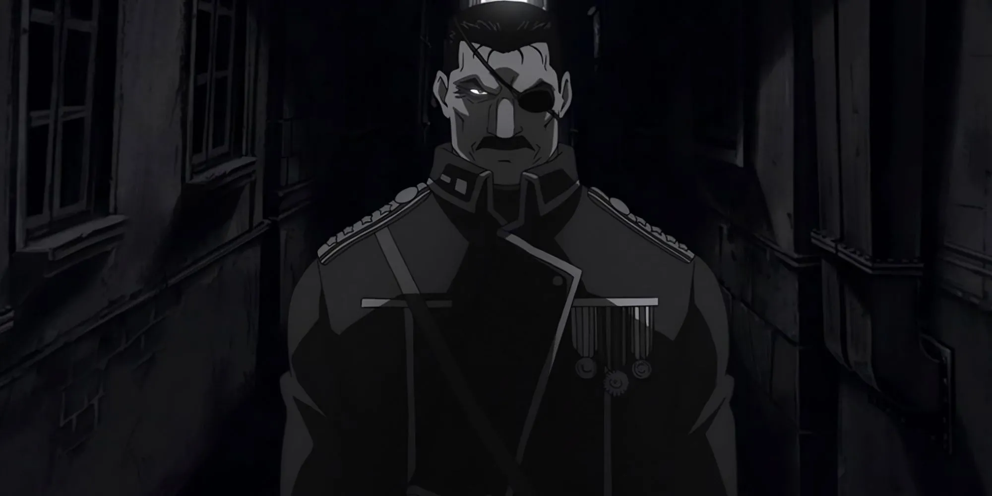 King Bradley từ Fullmetal Alchemist với vẻ ngoài nghiêm nghị và chiếc bịt mắt che giấu Ultimate Eye