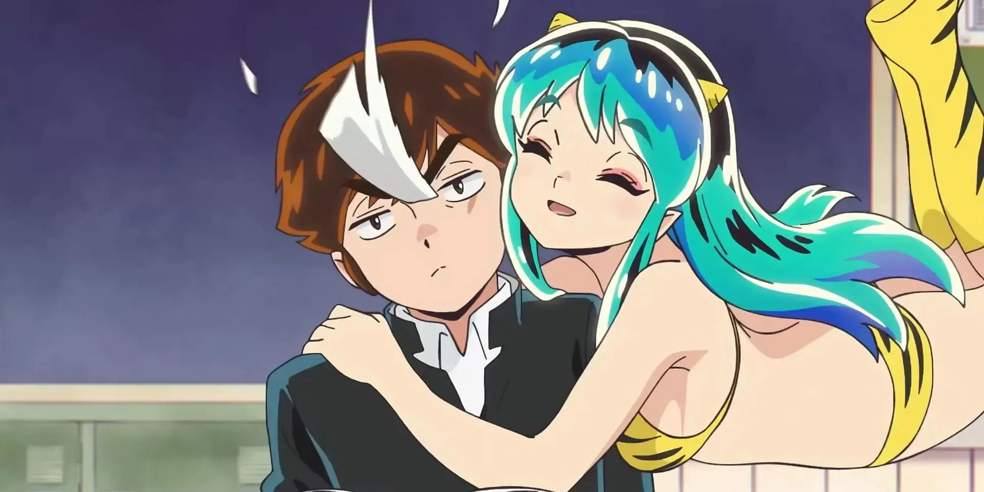Lum từ anime Urusei Yatsura đang dụi má vào Ataru tỏ vẻ khó chịu