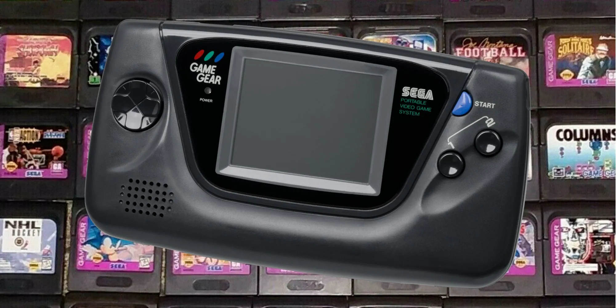 Máy chơi game cầm tay Sega Game Gear với màn hình màu hiển thị tựa game Sonic