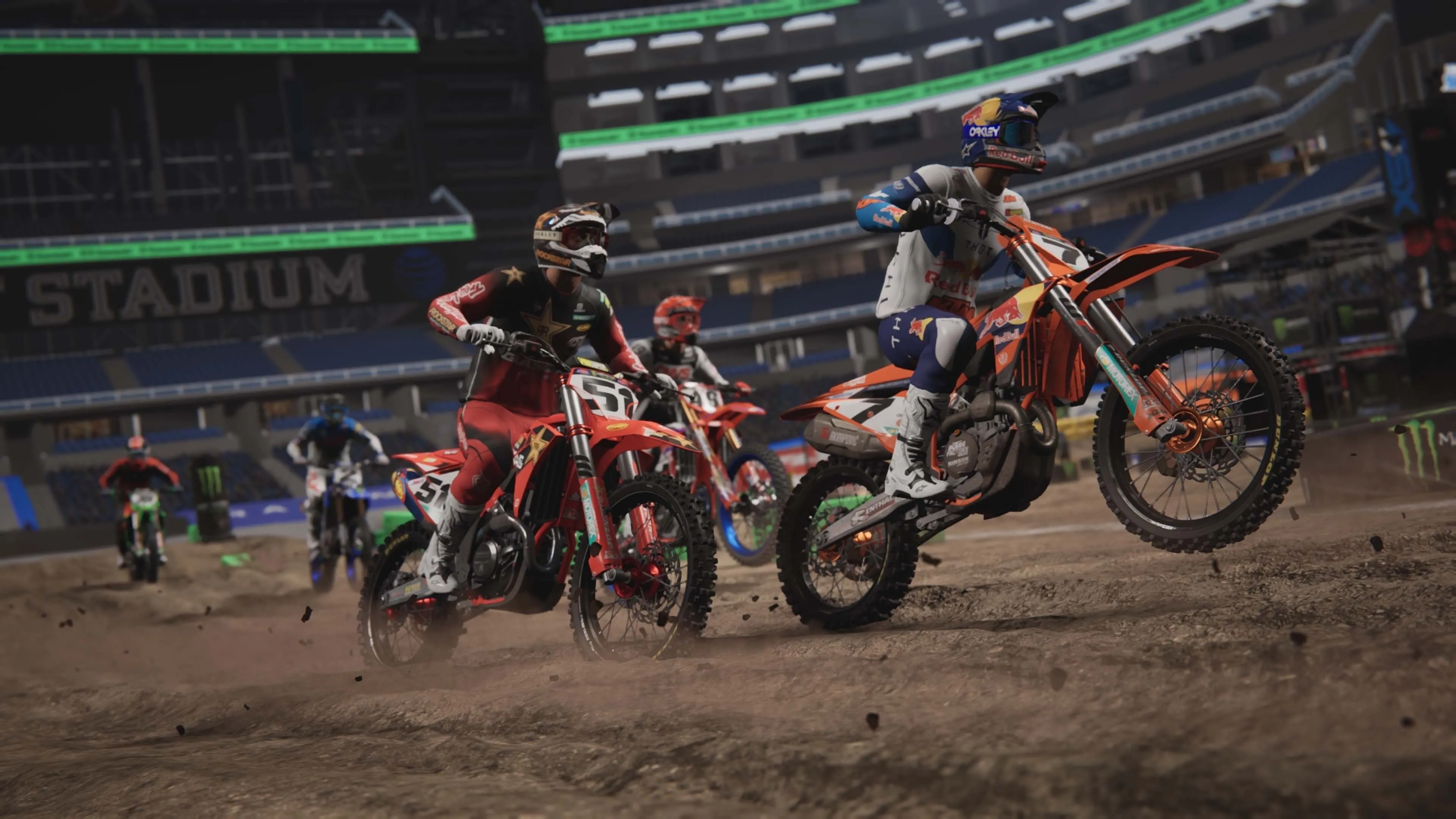 Một pha tranh chấp vị trí và vượt mặt kịch tính giữa các tay đua trong Monster Energy Supercross 25, thể hiện sự cạnh tranh của game.