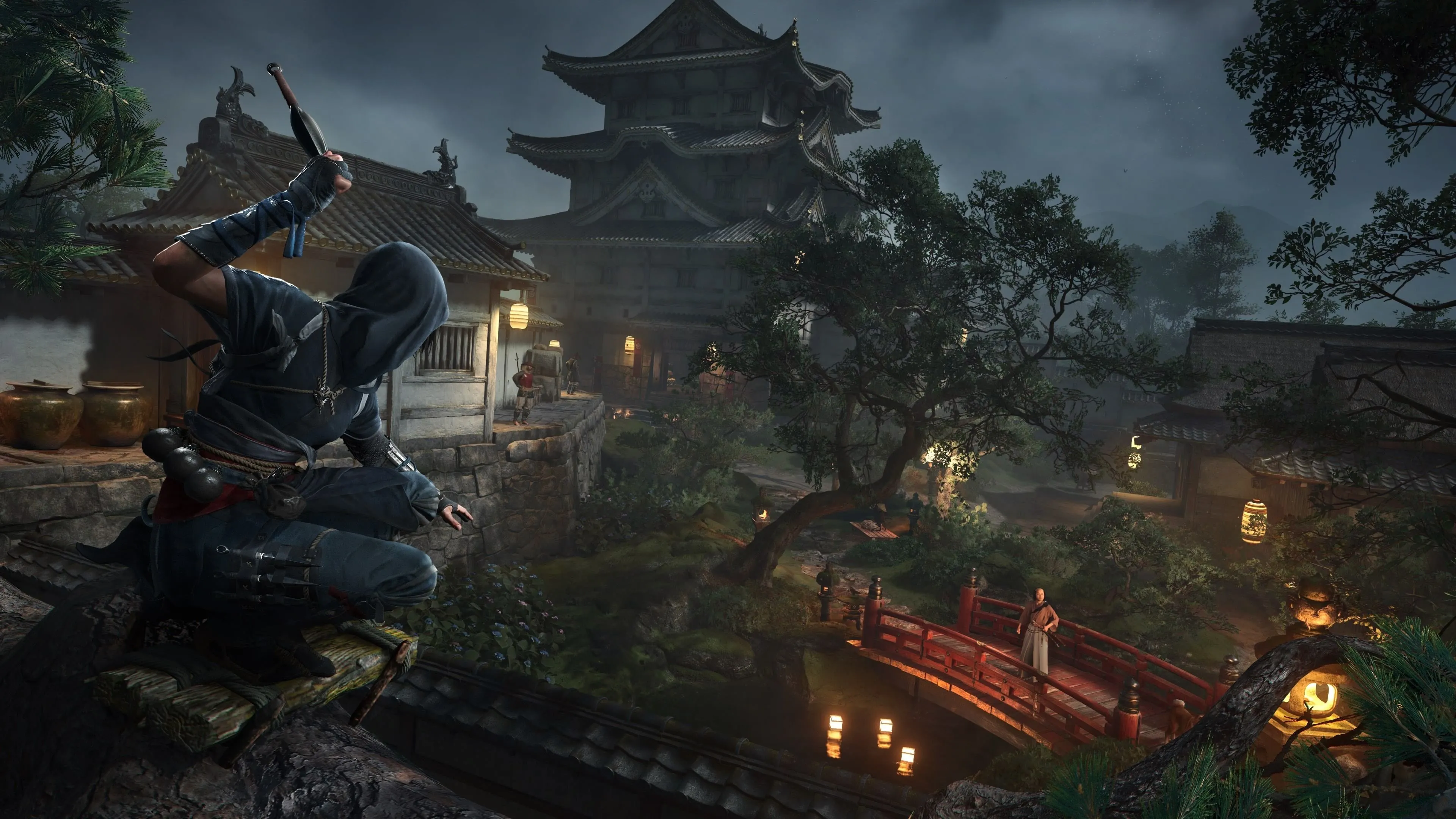 Nữ sát thủ Naoe trong Assassin's Creed Shadows quan sát từ trên cao