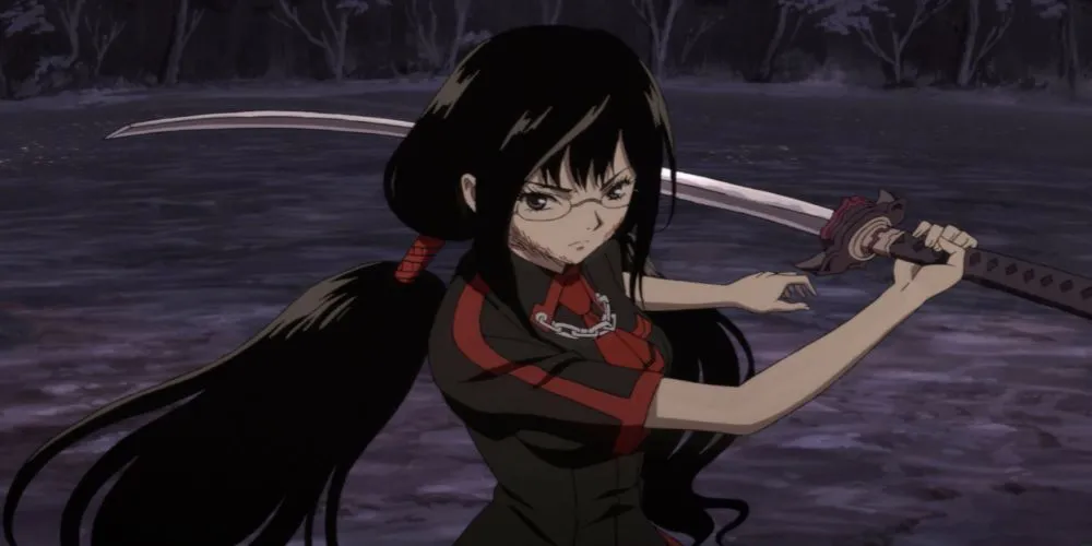 Saya Kisaragi với thanh kiếm và ánh mắt cương nghị trong anime Blood-C