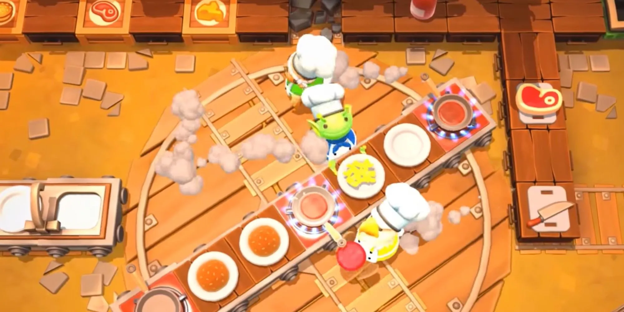 Ba người chơi đang cố gắng nấu ăn trên bản đồ xoay tròn trong Overcooked
