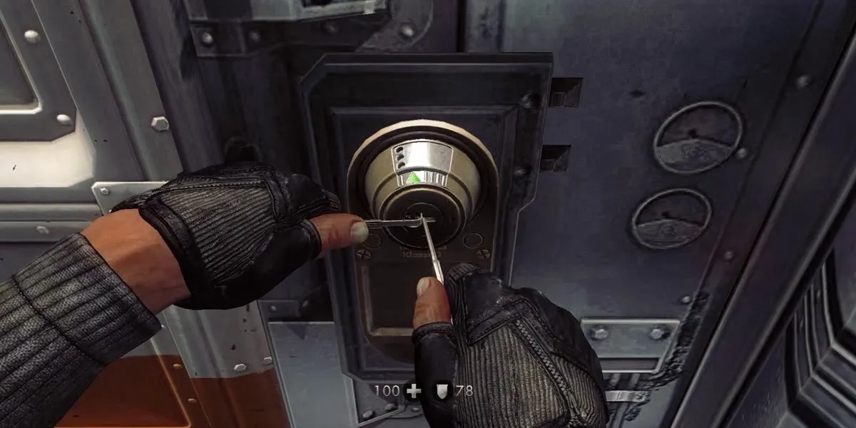 Cận cảnh hành động bẻ khóa trong Wolfenstein The New Order, khác biệt với lối chơi bắn súng