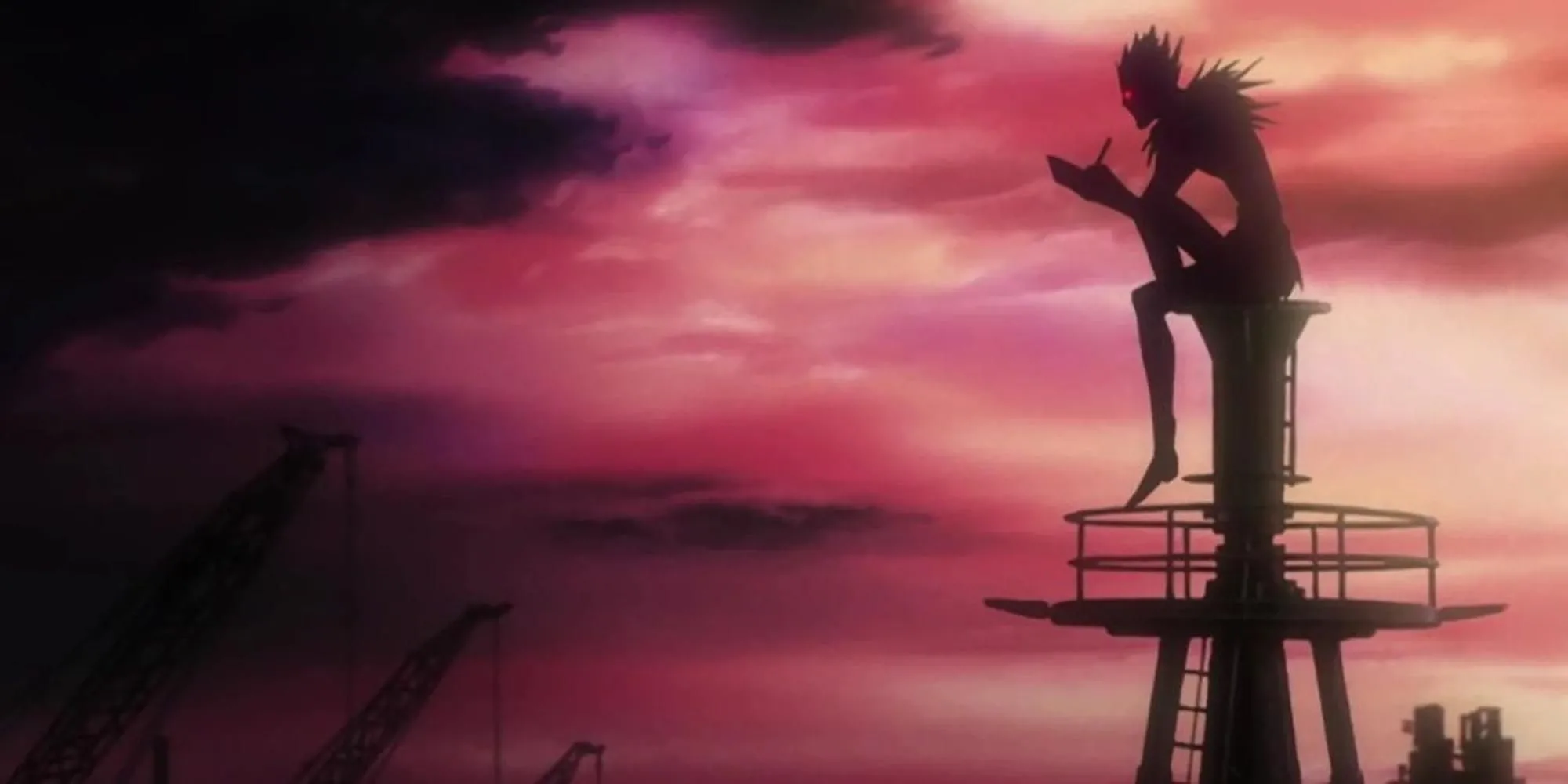 Ryuk, thần chết, viết tên Light Yagami vào cuốn sổ Death Note của mình trong cảnh cuối phim