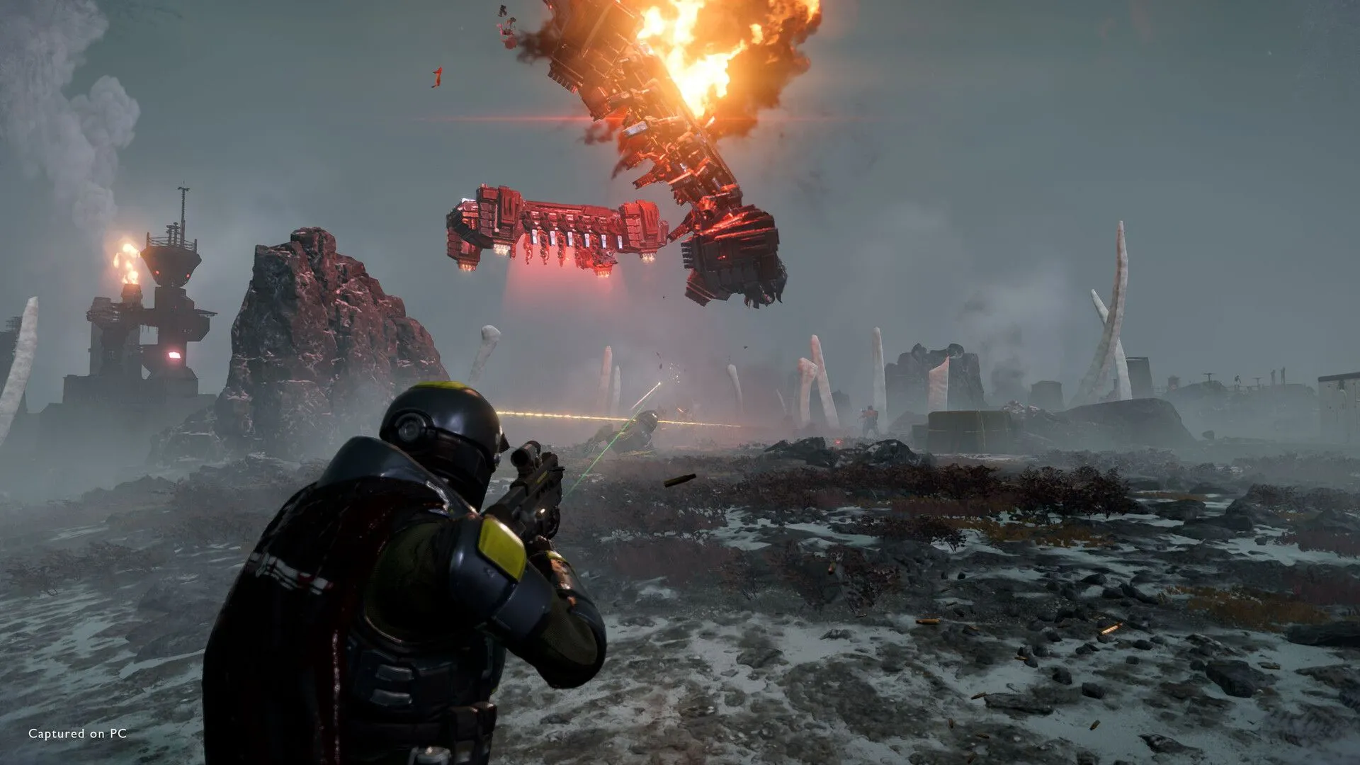 Nhóm Helldivers chuẩn bị cho cuộc đổ bộ hoặc kỷ niệm chiến thắng