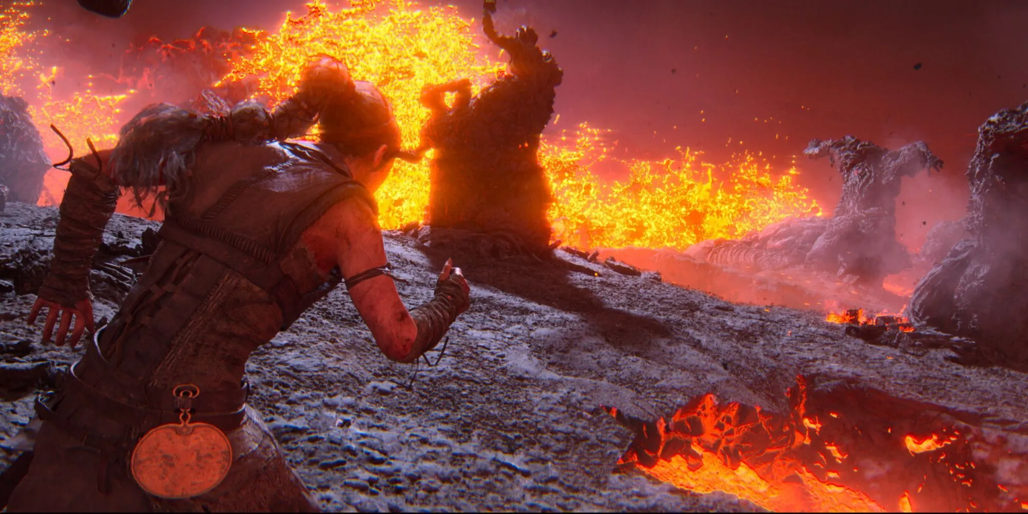 Senua nhìn về phía trước, thể hiện sự quyết tâm trong Hellblade 2