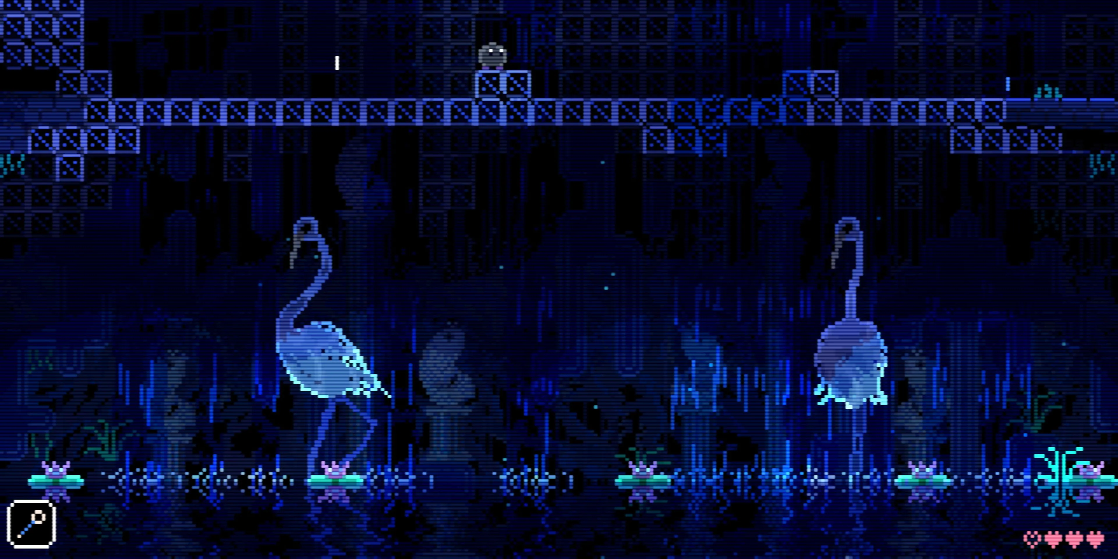 Sinh vật nhỏ đi bộ qua những chú chim khổng lồ trong Animal Well, game Metroidvania giải đố.