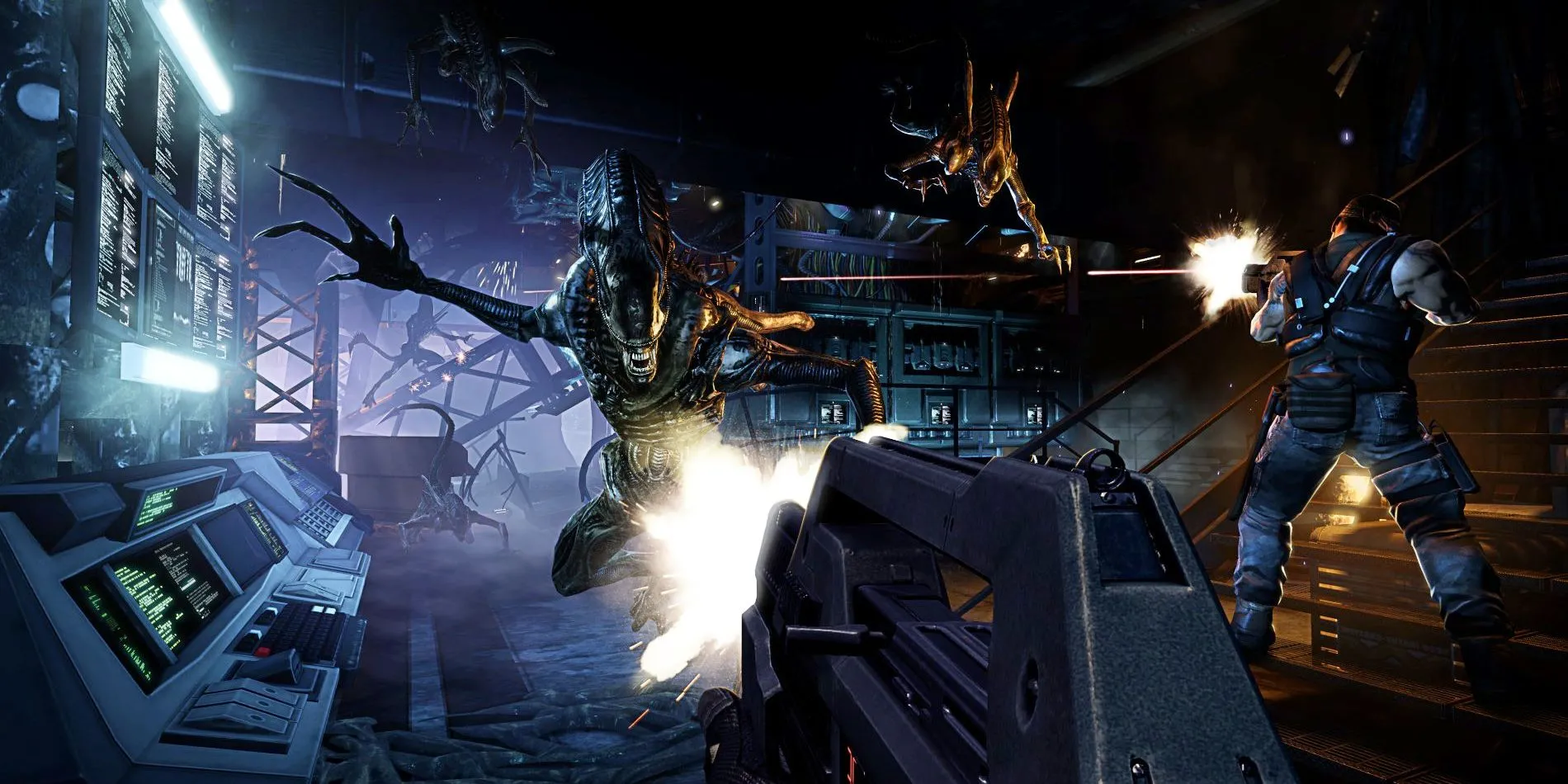 Xenomorph tấn công lính thủy đánh bộ trong Aliens Colonial Marines, thể hiện sự đối đầu kinh hoàng