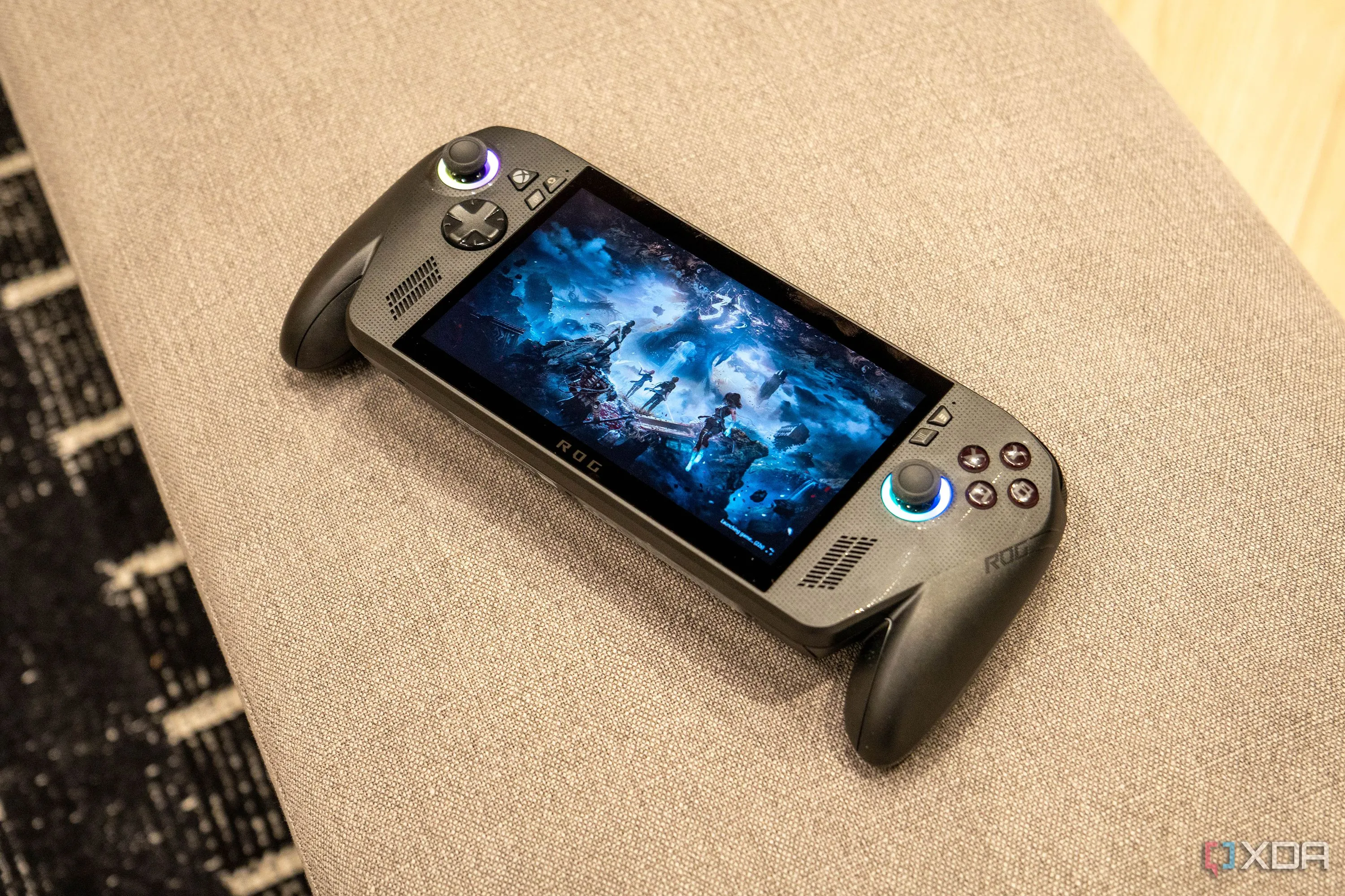 Asus ROG Xbox Ally X chạy Full Screen Experience, giao diện launcher toàn màn hình