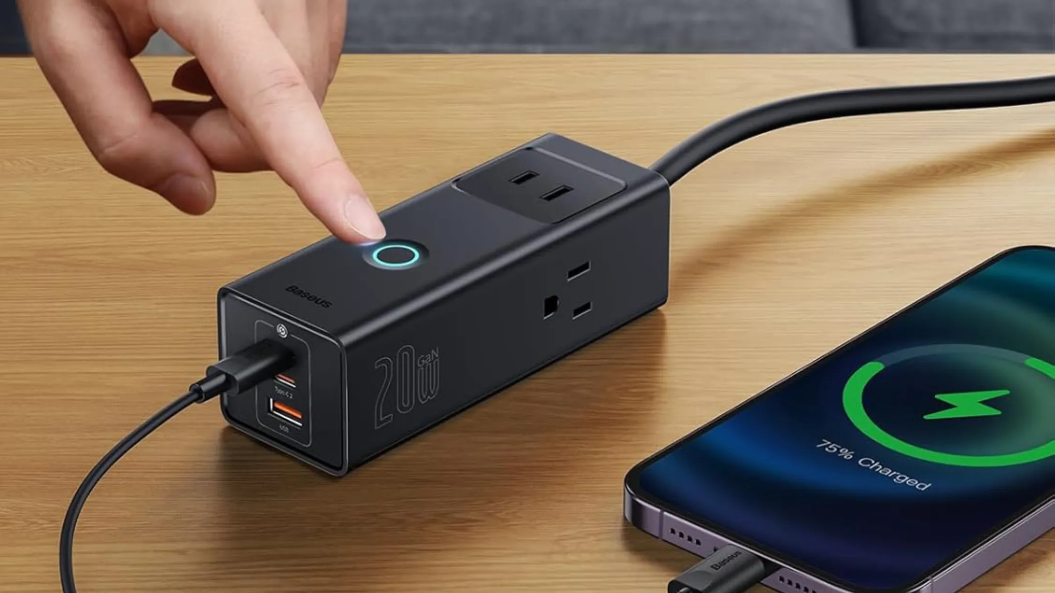 Baseus Power Strip kết nối sạc điện thoại qua cổng USB-C, phù hợp góc làm việc và chơi game