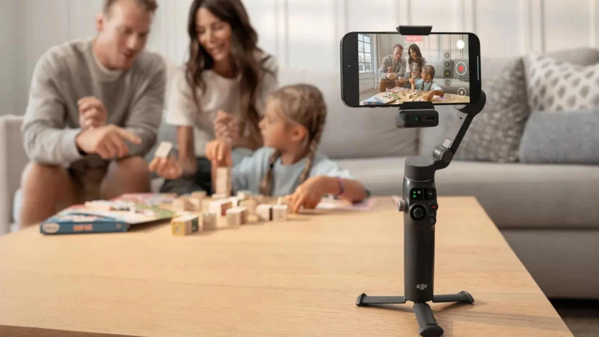 DJI Osmo Mobile 8 chính thức trên nền trắng