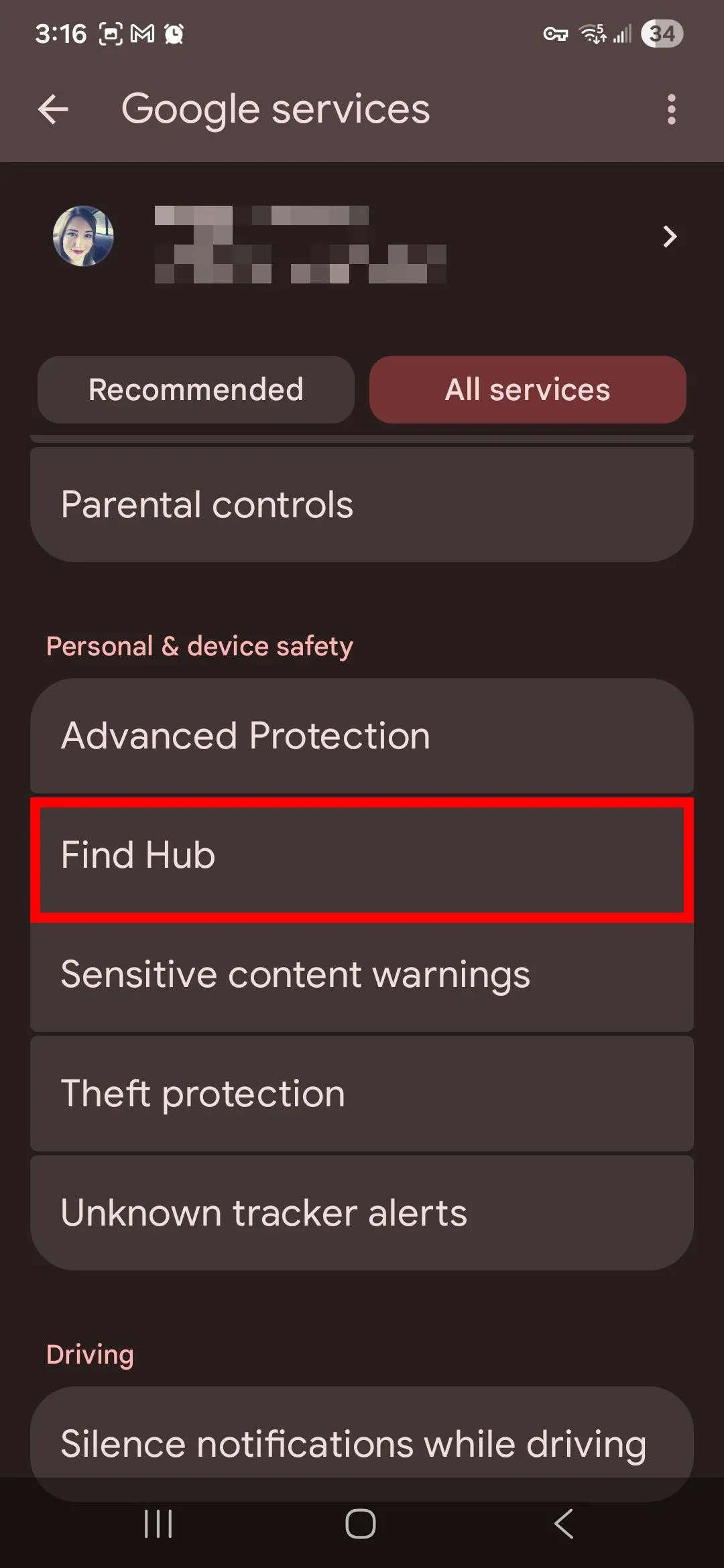 Find Hub hiển thị trong Google services dưới Personal &amp; device safety