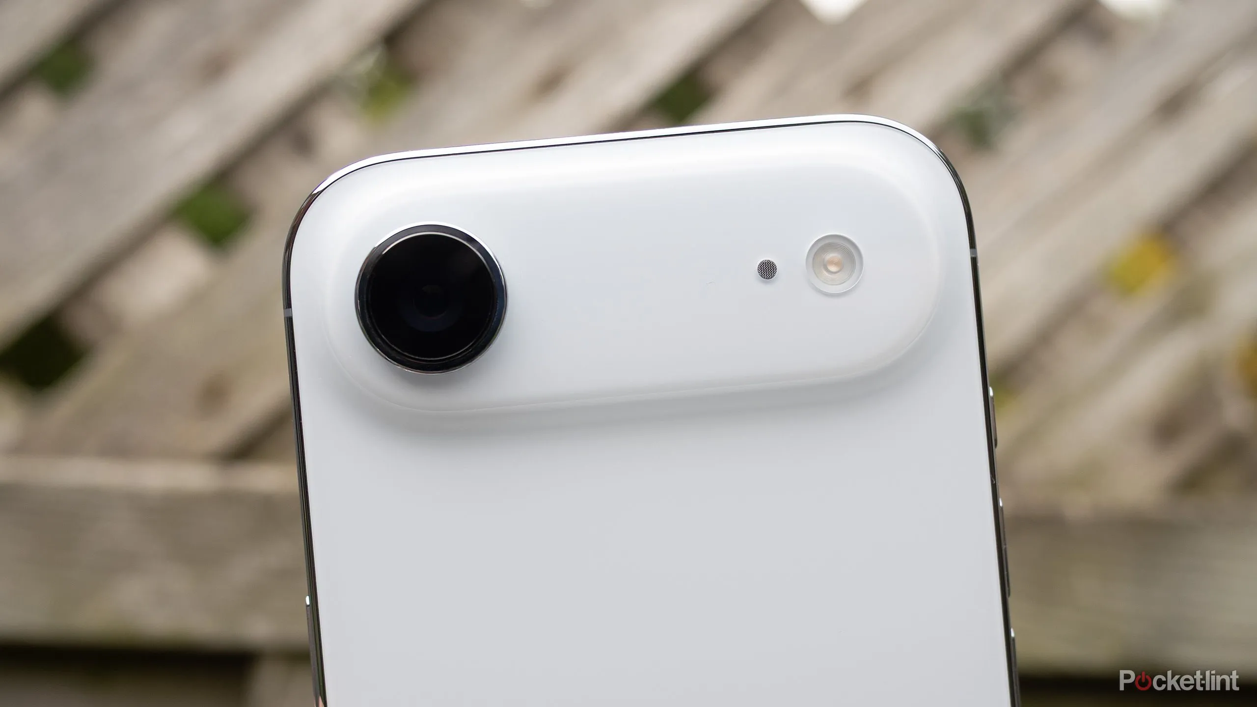Góc trước camera và chi tiết cảm biến của iPhone Air
