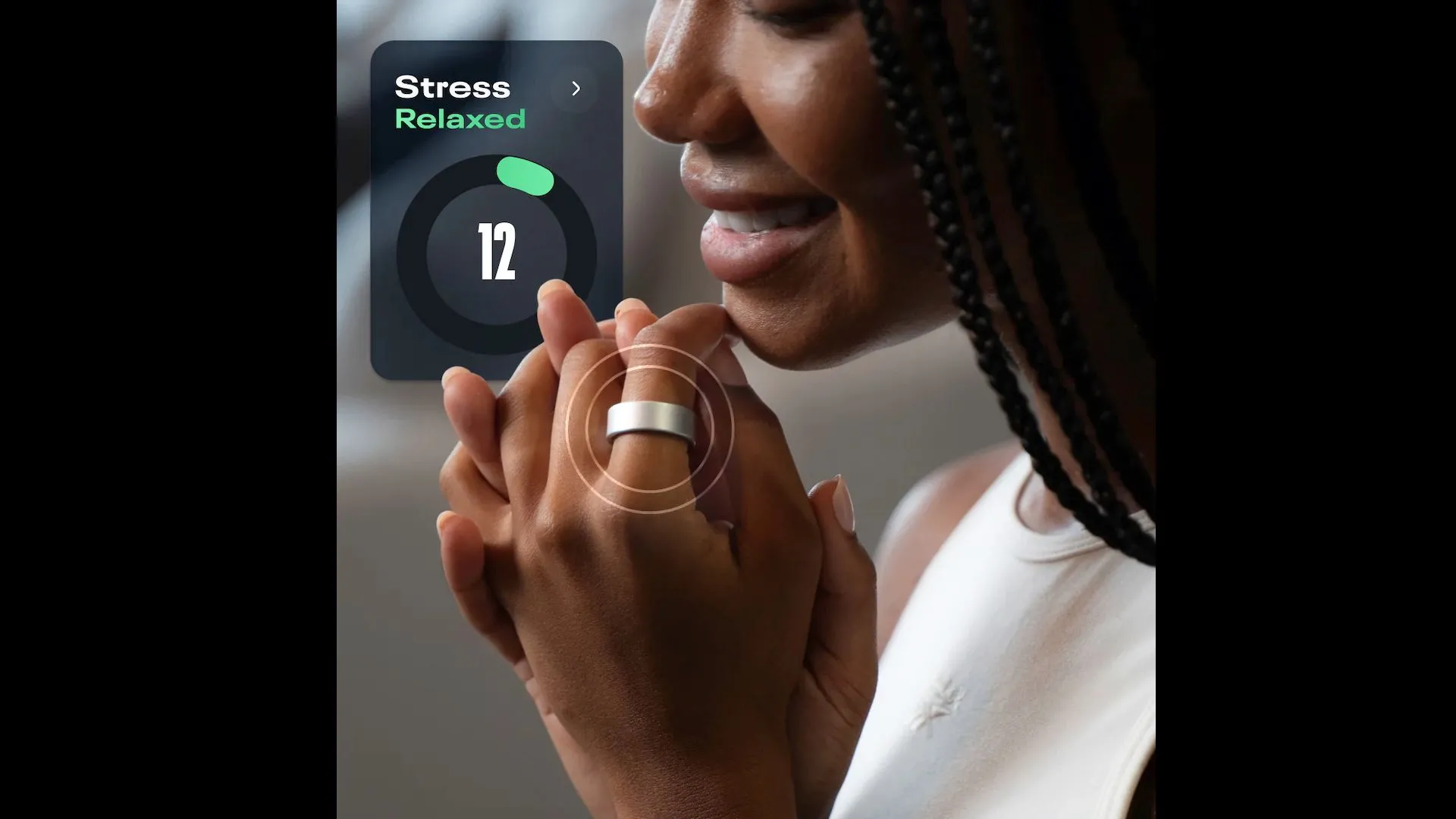 Hình ảnh quảng bá Reebok Smart Ring nhấn mạnh theo dõi stress và hiệu suất tập luyện, hợp tác F45