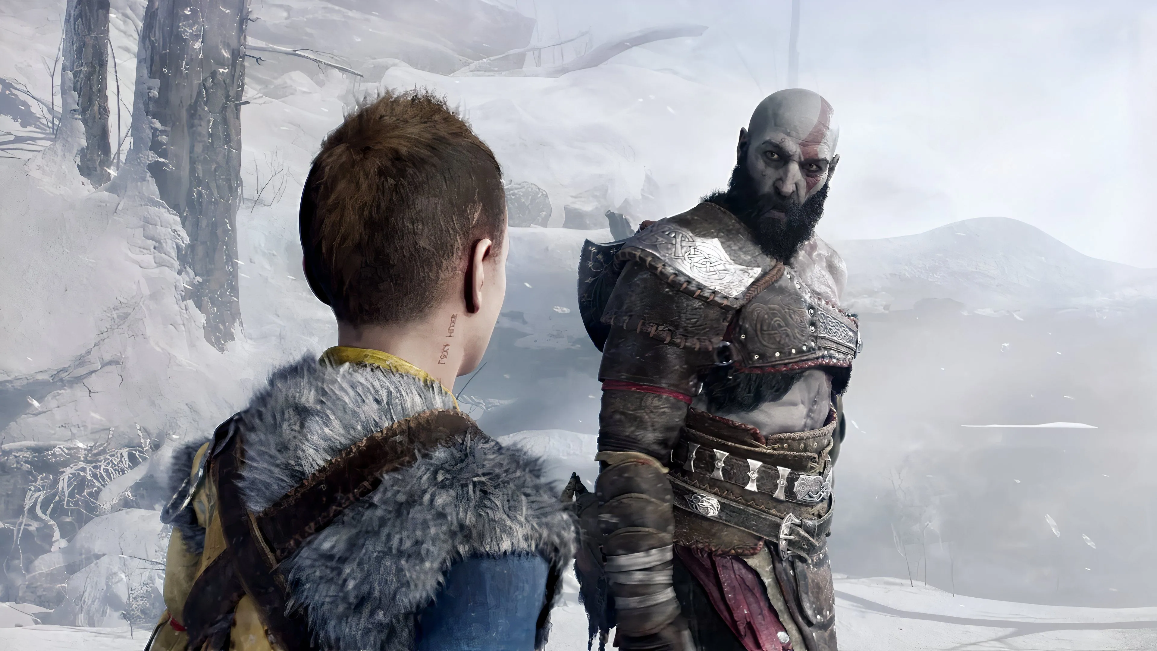 Kratos nhìn lại Atreus trong cảnh tuyết của God of War Ragnarök — hình ảnh khẳng định hành trình đã thay đổi, mở đường cho cuộc phiêu lưu tới vùng đất khác
