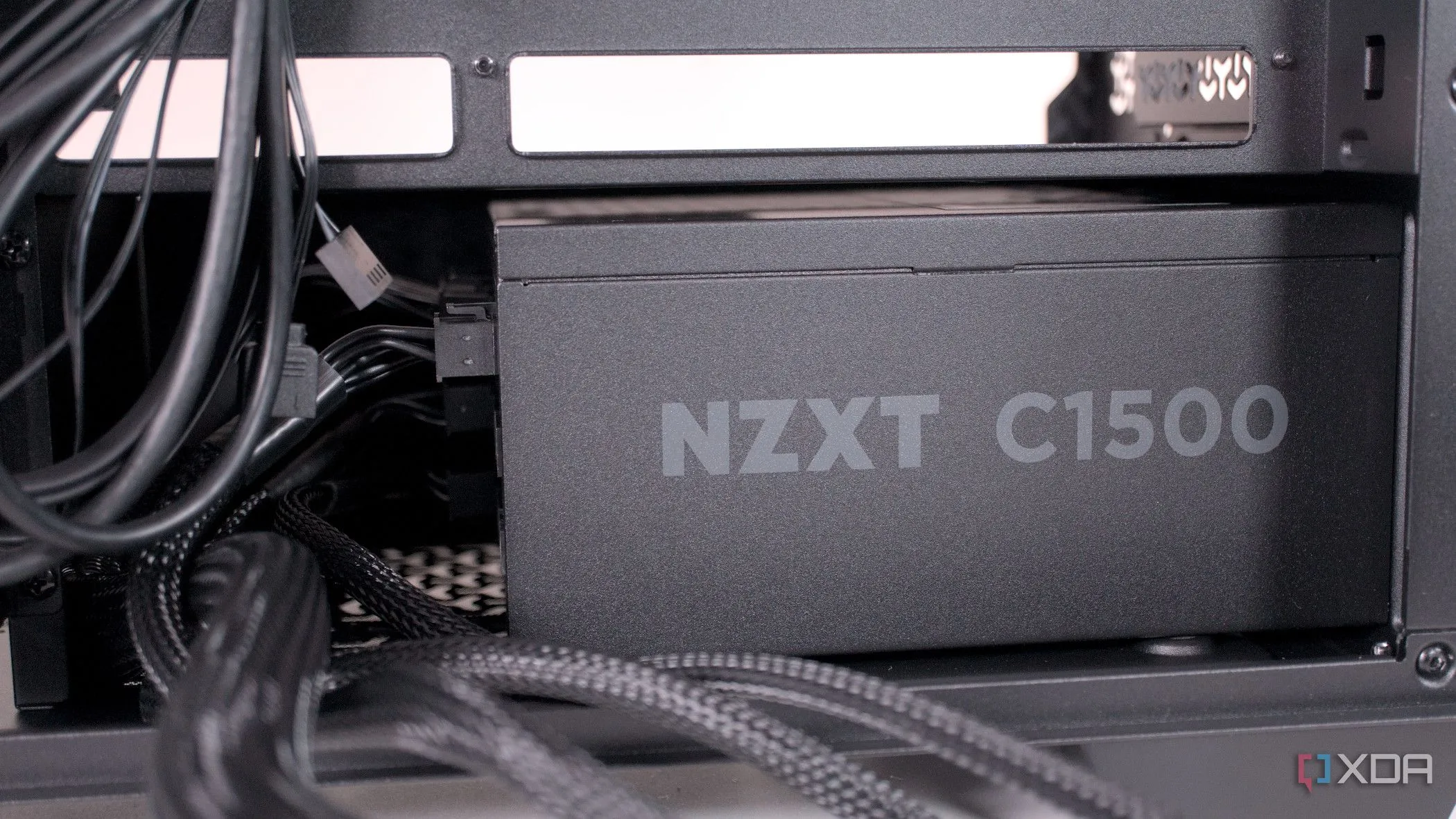 Lắp đặt nguồn Corsair 3500X ARGB vào thùng máy — hướng dẫn chọn và bố trí PSU đúng cách