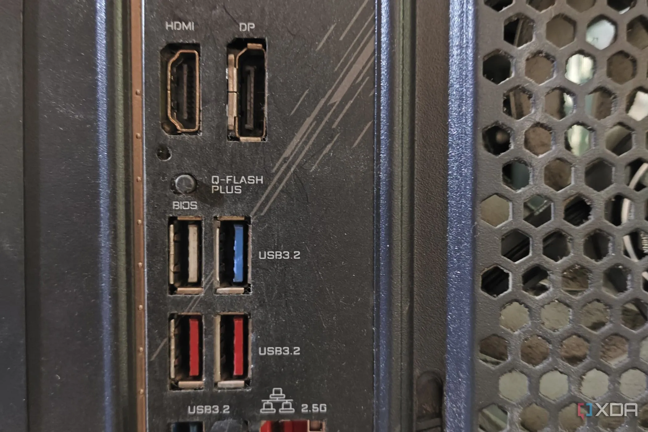 Mainboard Gigabyte với nút BIOS Flashback nổi bật, công cụ cập nhật an toàn