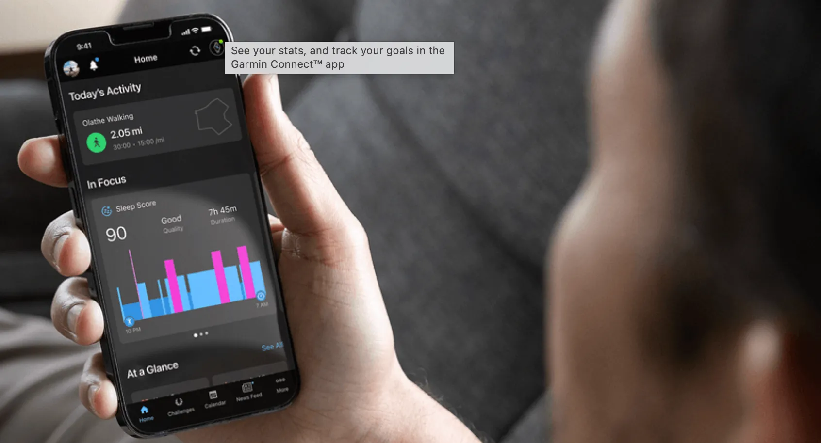 Màn hình điện thoại mở ứng dụng Garmin Connect, ghép cặp nhanh với Vivomove Trend