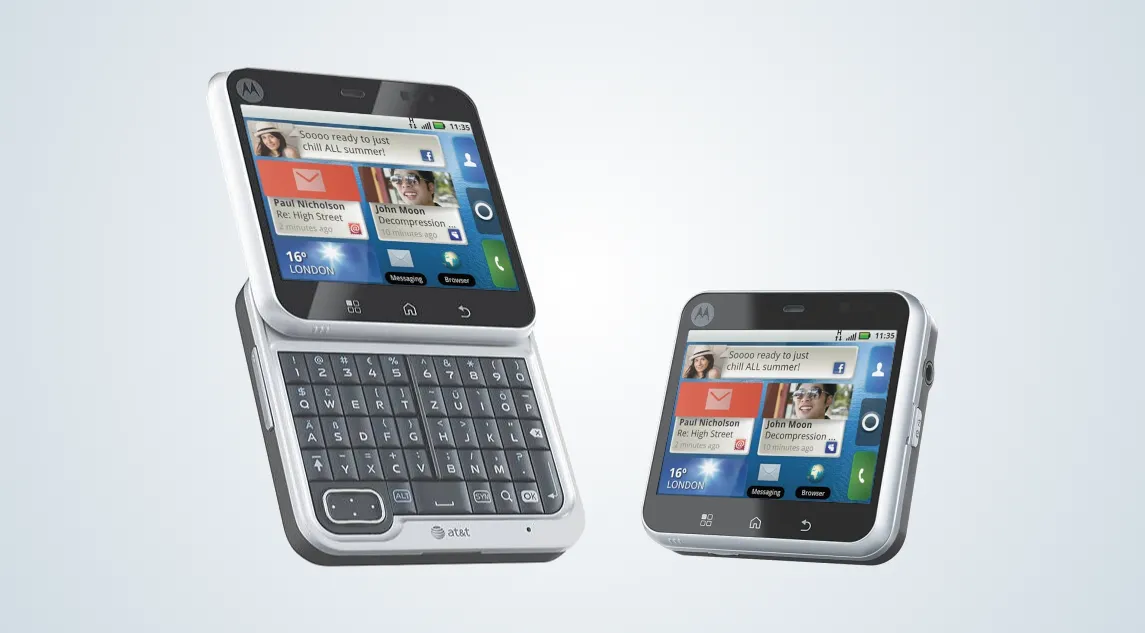 Motorola Flipout vuông với màn hình xoay lộ bàn phím QWERTY