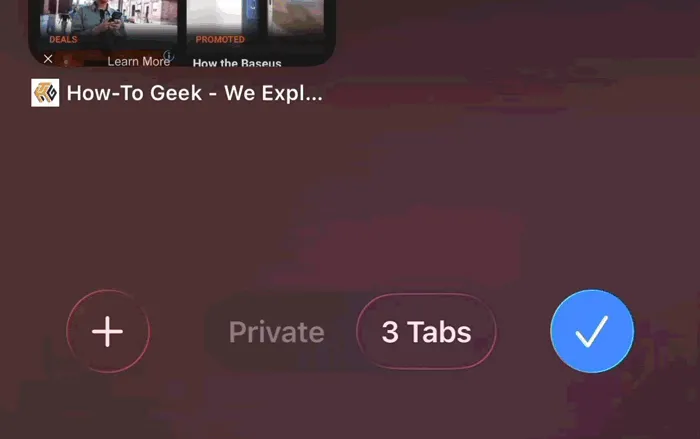 Nhấn giữ nút tick để thấy tùy chọn đóng tất cả tab trong Safari trên iPhone
