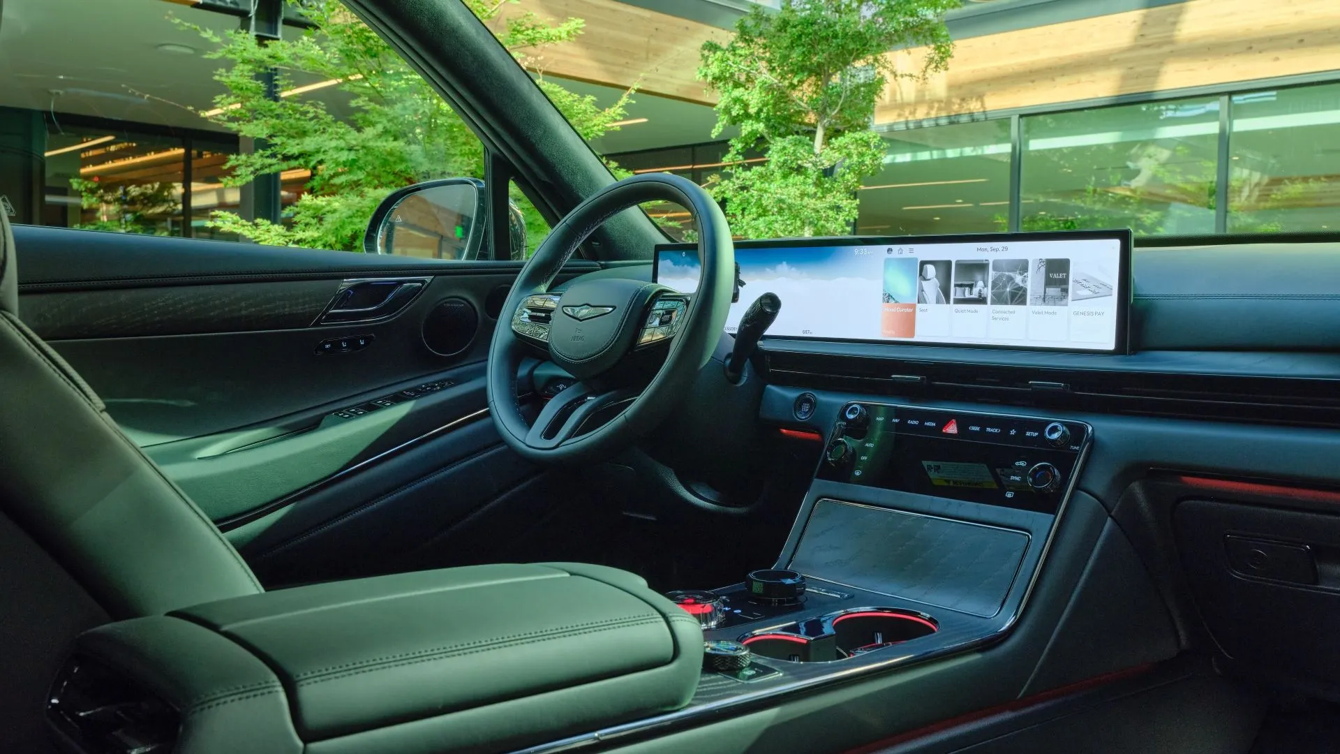 Nội thất Genesis GV80 2026, màn hình OLED 27 inch và bảng táp-lô tối giản, sang trọng