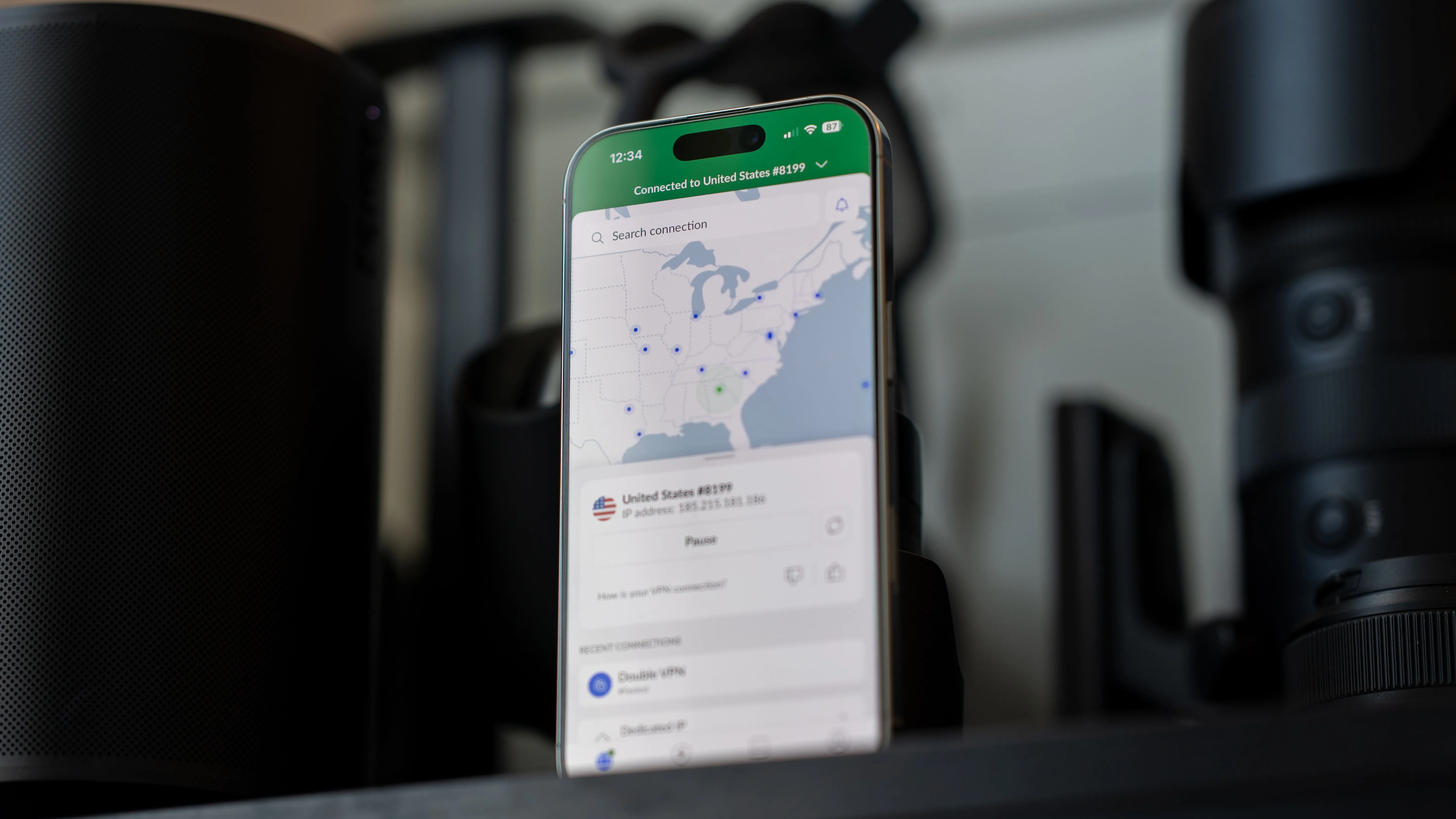 NordVPN trên iPhone, minh hoạ trải nghiệm di động và Chromebook