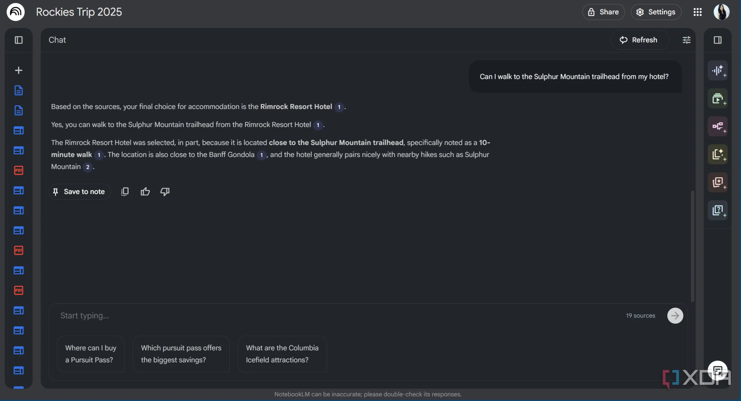 NotebookLM lưu lại ngữ cảnh quyết định giữa các lựa chọn khách sạn, hiển thị ghi chú so sánh